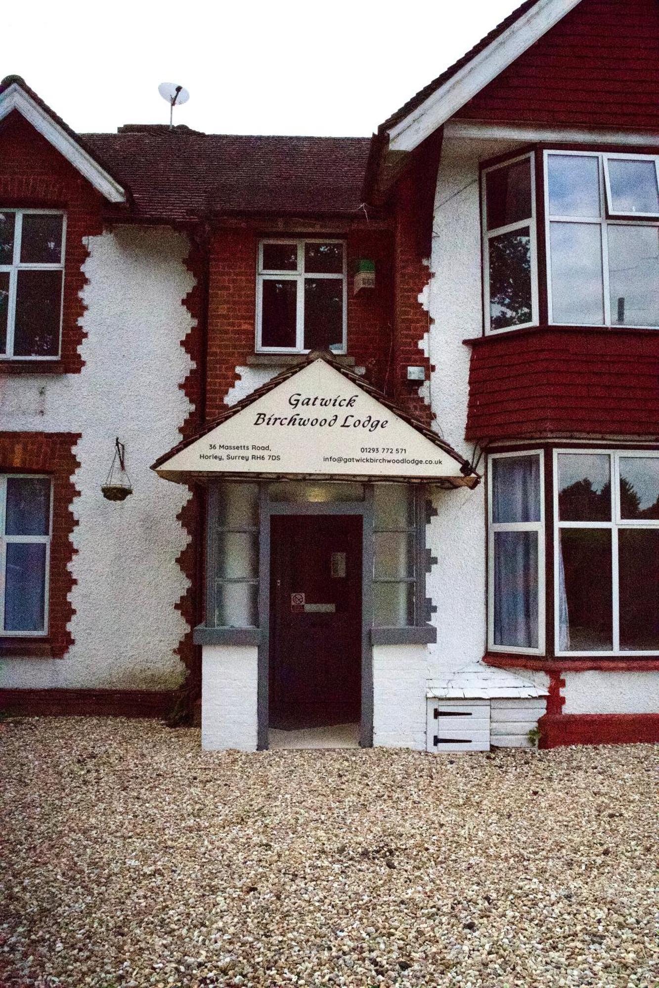 Gatwick Birchwood Lodge With Holiday Parking Horley Bagian luar foto