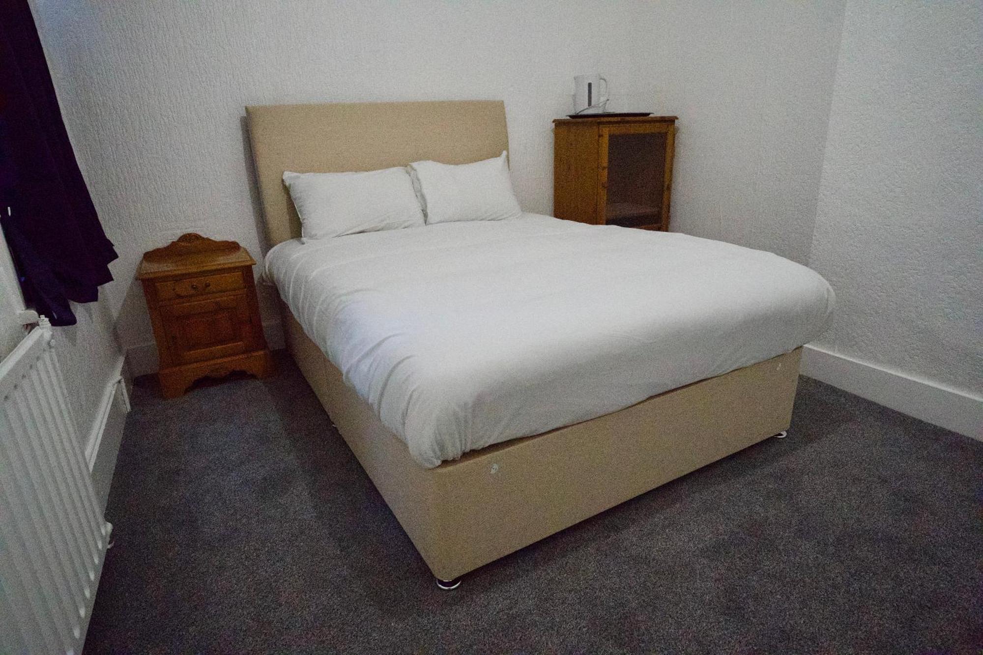 Gatwick Birchwood Lodge With Holiday Parking Horley Bagian luar foto
