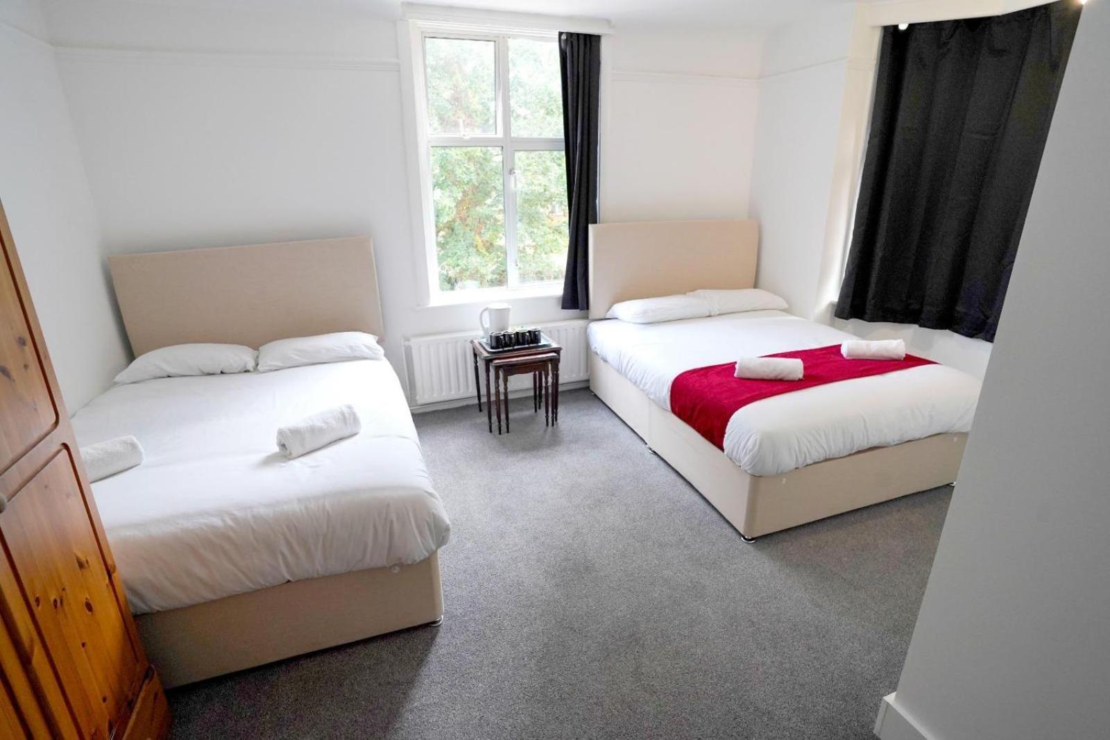 Gatwick Birchwood Lodge With Holiday Parking Horley Bagian luar foto