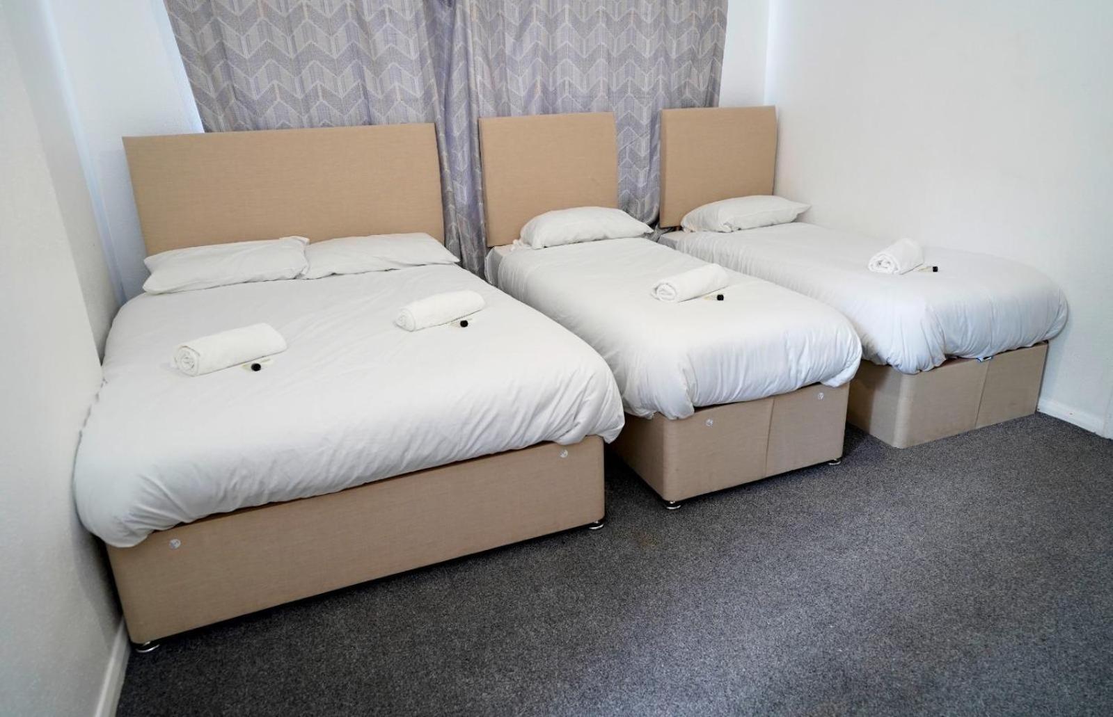 Gatwick Birchwood Lodge With Holiday Parking Horley Bagian luar foto