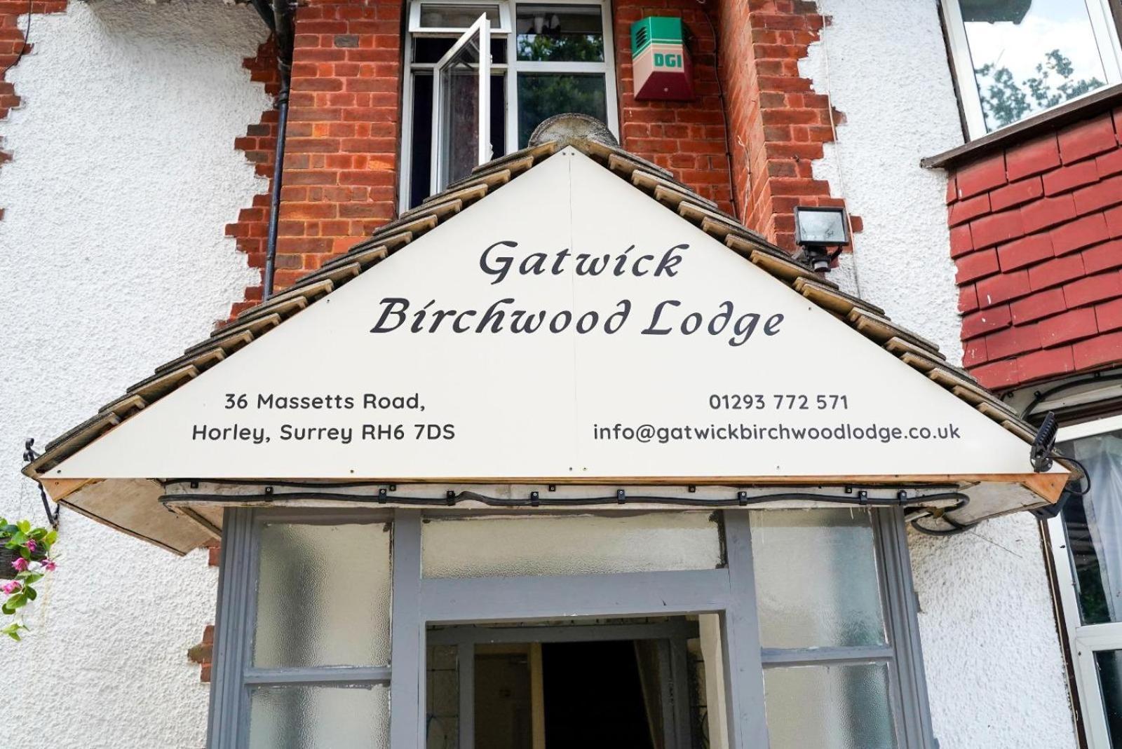 Gatwick Birchwood Lodge With Holiday Parking Horley Bagian luar foto